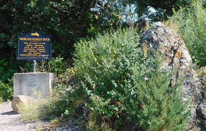 Photo of watersmeet Gneiss rock that could be the oldest known in the United States